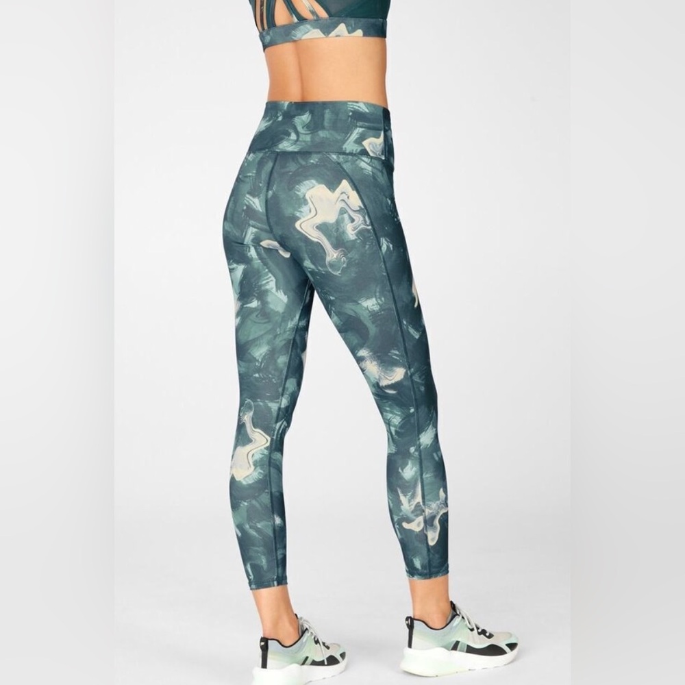 Fabletics Define PowerHold®
High-Waisted 7/8 Legging
Marbling Pine M NWT